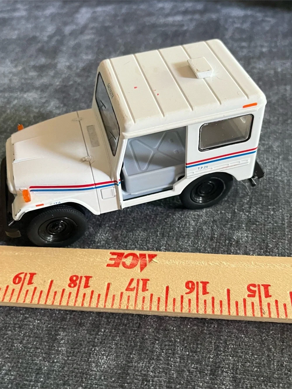 Kinsmart 1:26 Diecast 1971 Jeep DJ-5B Delivery Truck White U.S. Mail Model